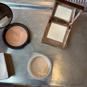 BECCA Shimmering Skin Perfector in Gold and Cream
